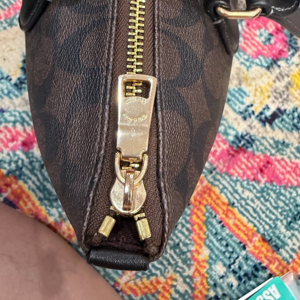 👜 Coach Gallery Tote in Brown Signature canvas with Gold Hardware - Picture 11 of 13